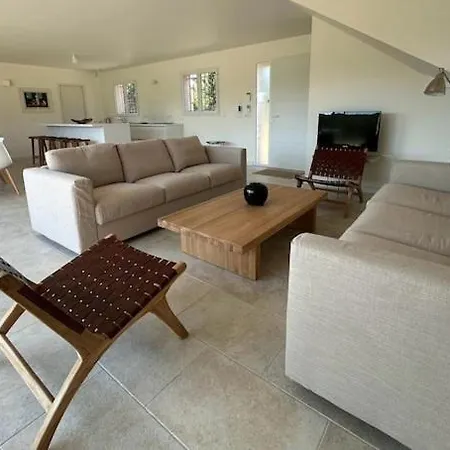 4 Beds Villa *
